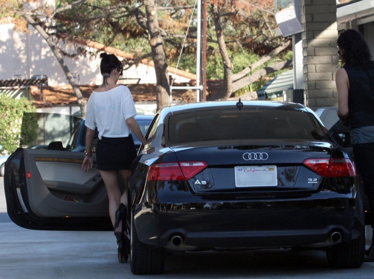 Katy Perry and Black Audi A5 - therichestimages.com